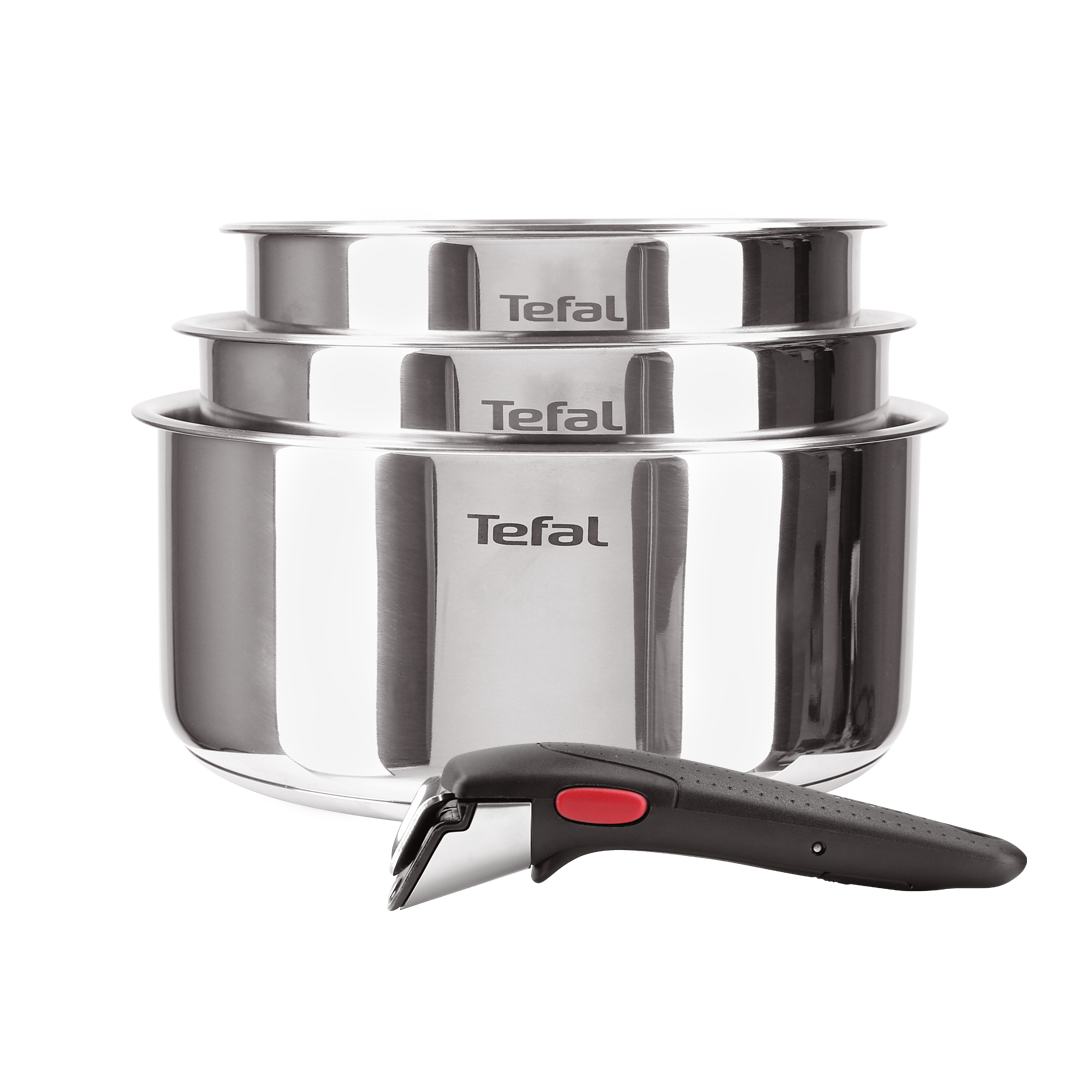 hromada hrncov z nehrdzavejúcej ocele