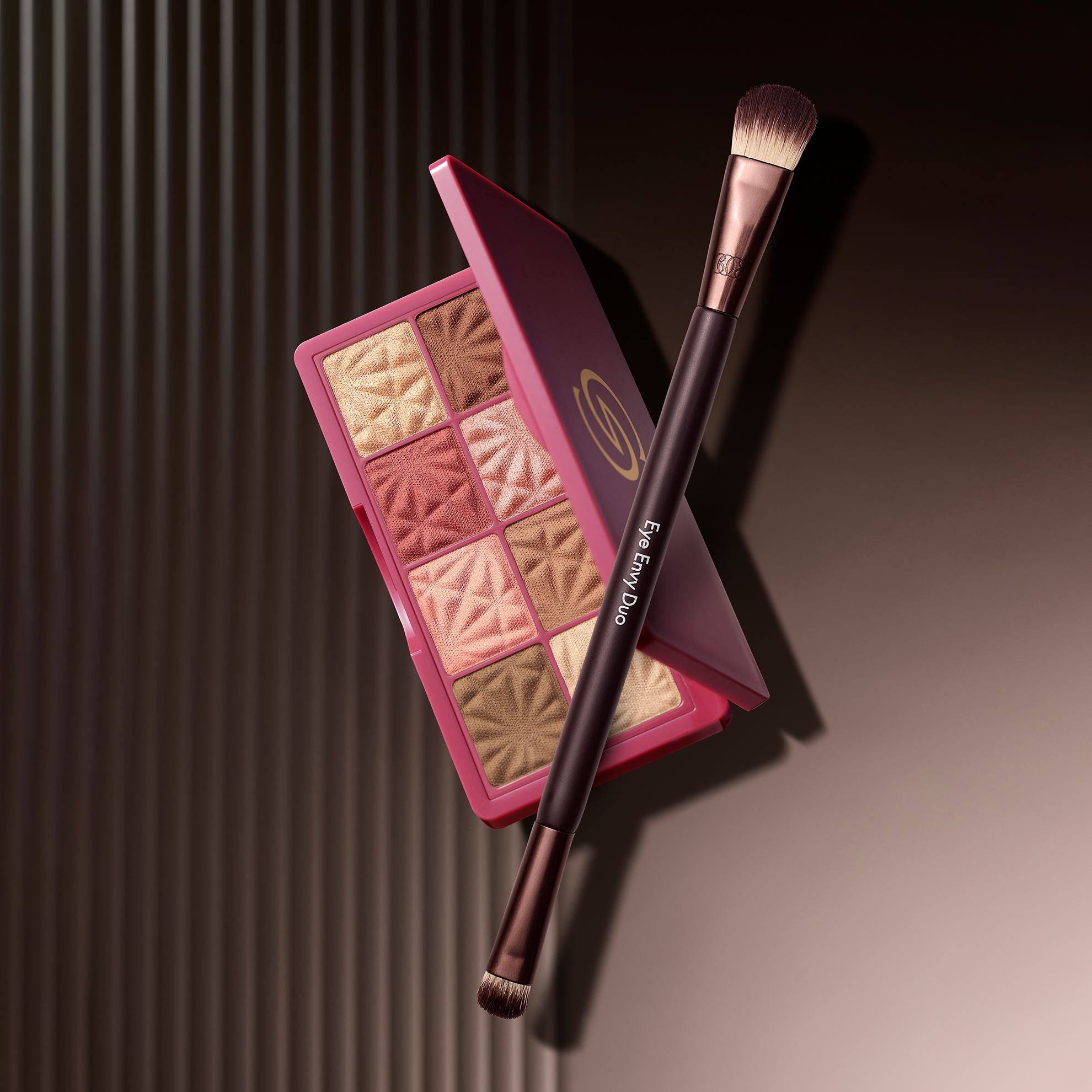 un prim-plan al unei pensule de machiaj