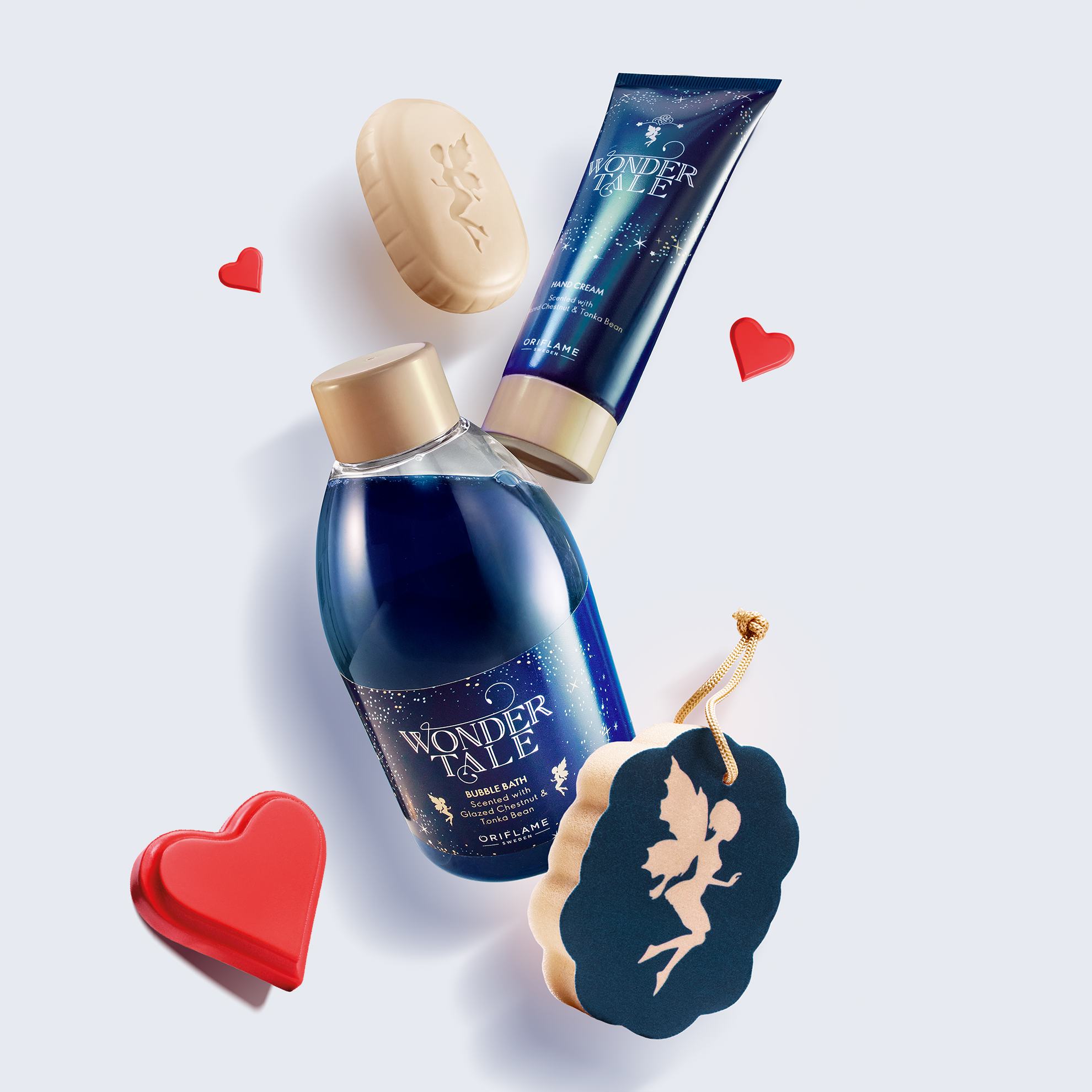 modrá láhev s modrým štítkem a modrý předmět s červenými srdíčky