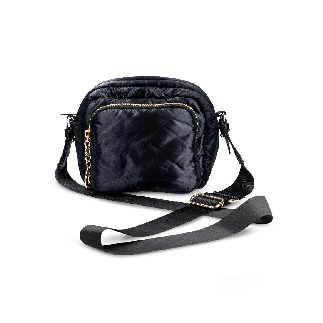 una bolsa negra con asa