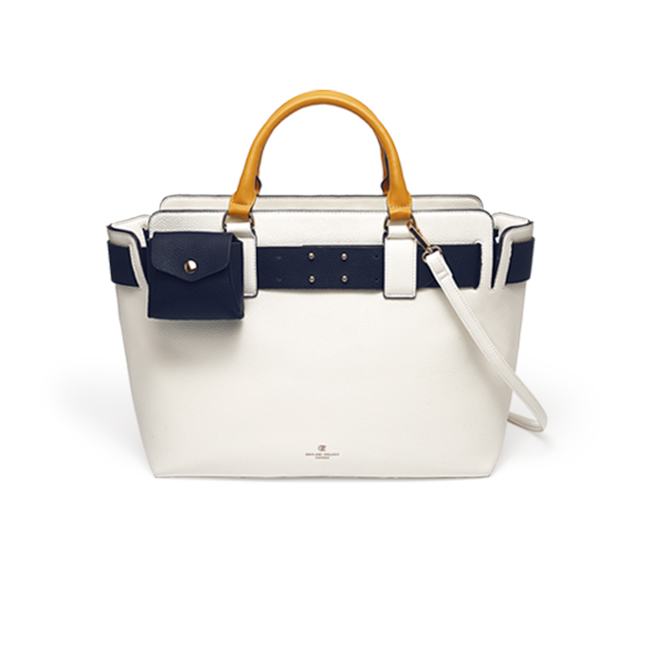 Un bolso blanco y azul.