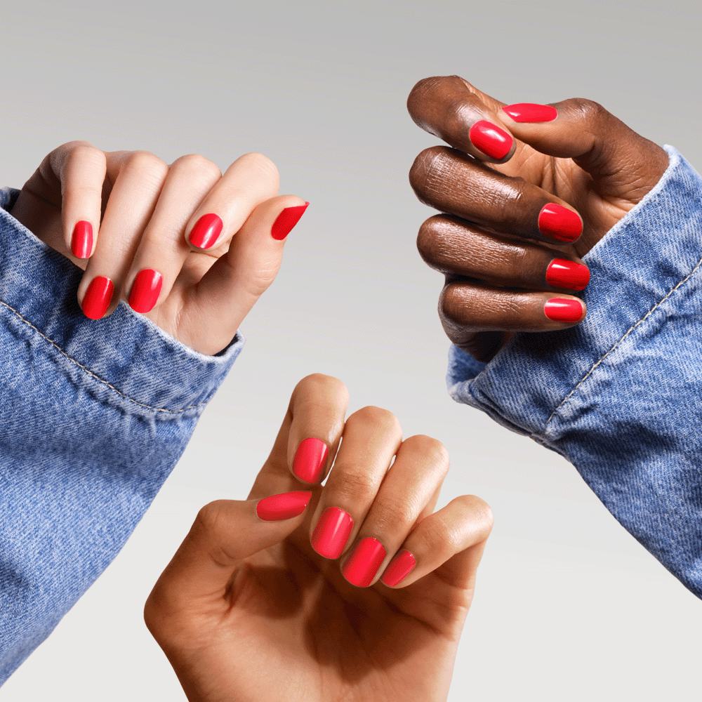 μια ομάδα χεριών με βαμμένα νύχια