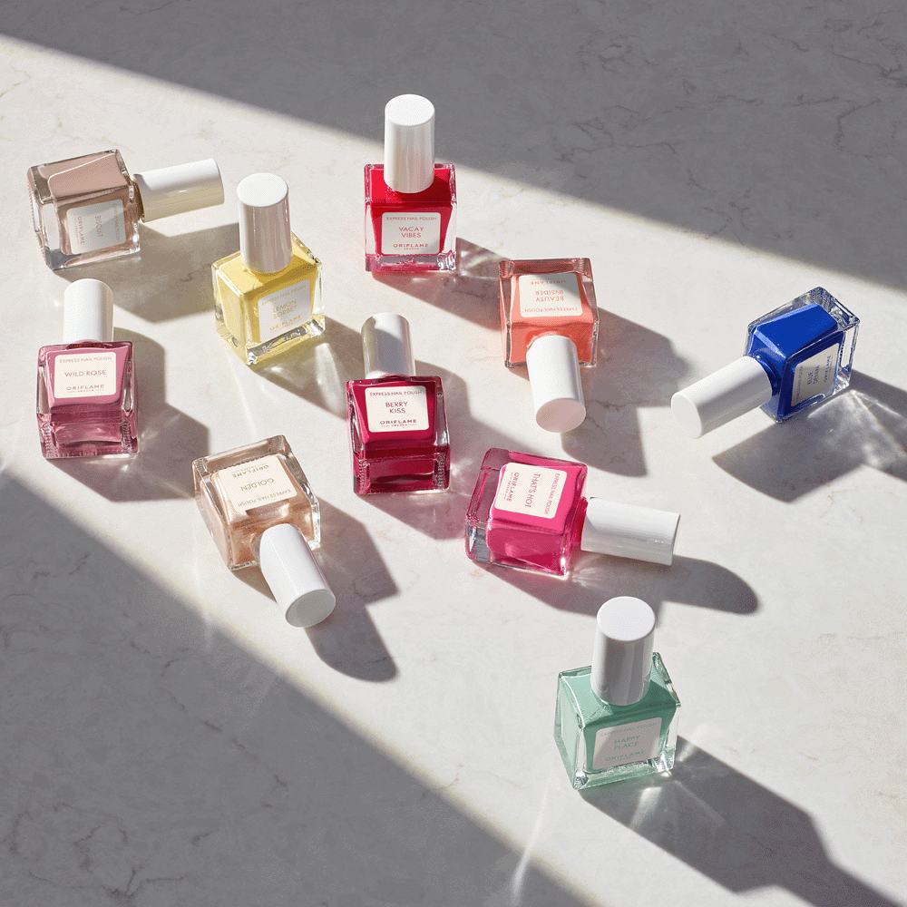 μια ομάδα μπουκαλιών βερνικιού νυχιών