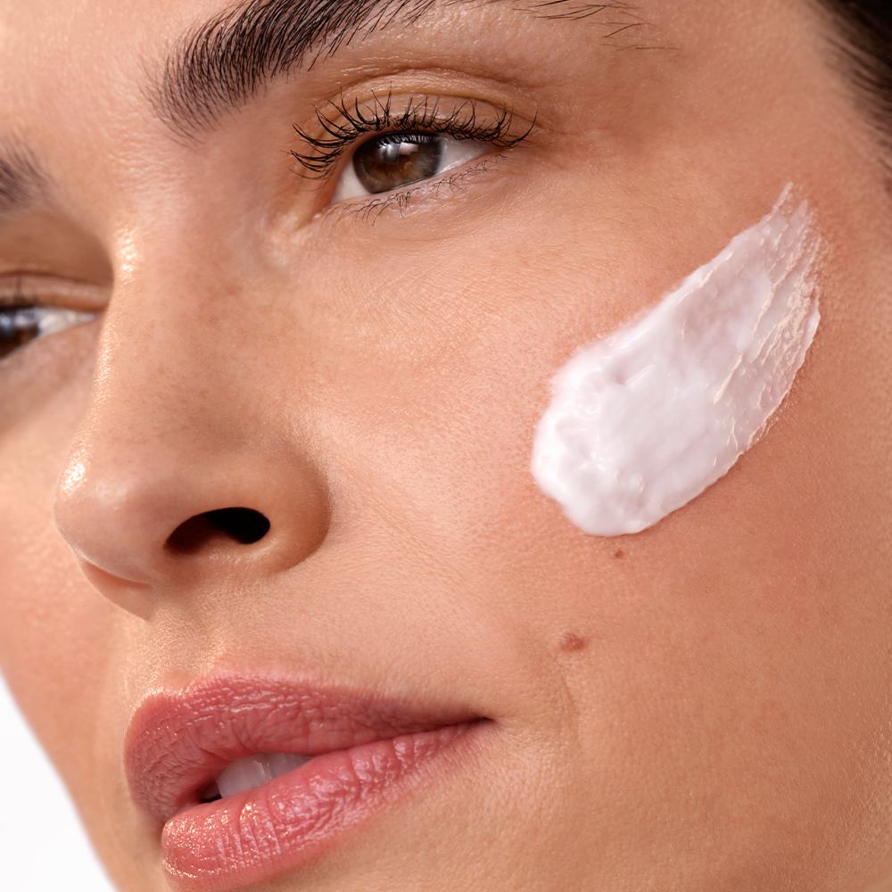 en närbild av en kvinnas ansikte