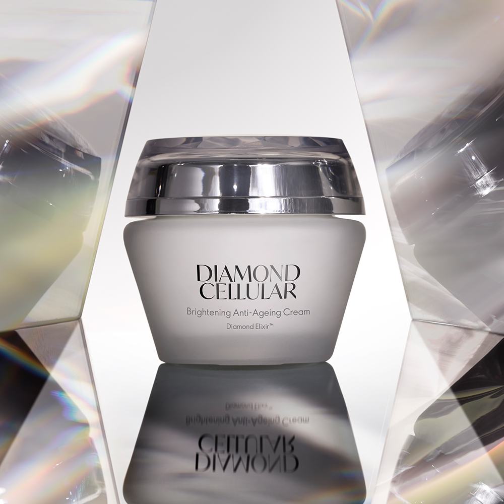 en vit behållare med silverlock