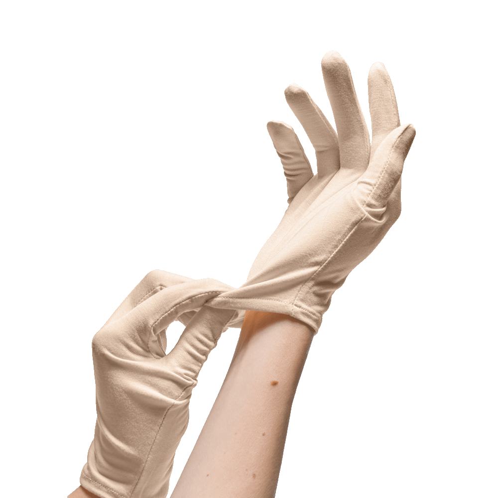 ένα άτομο που φοράει γάντια