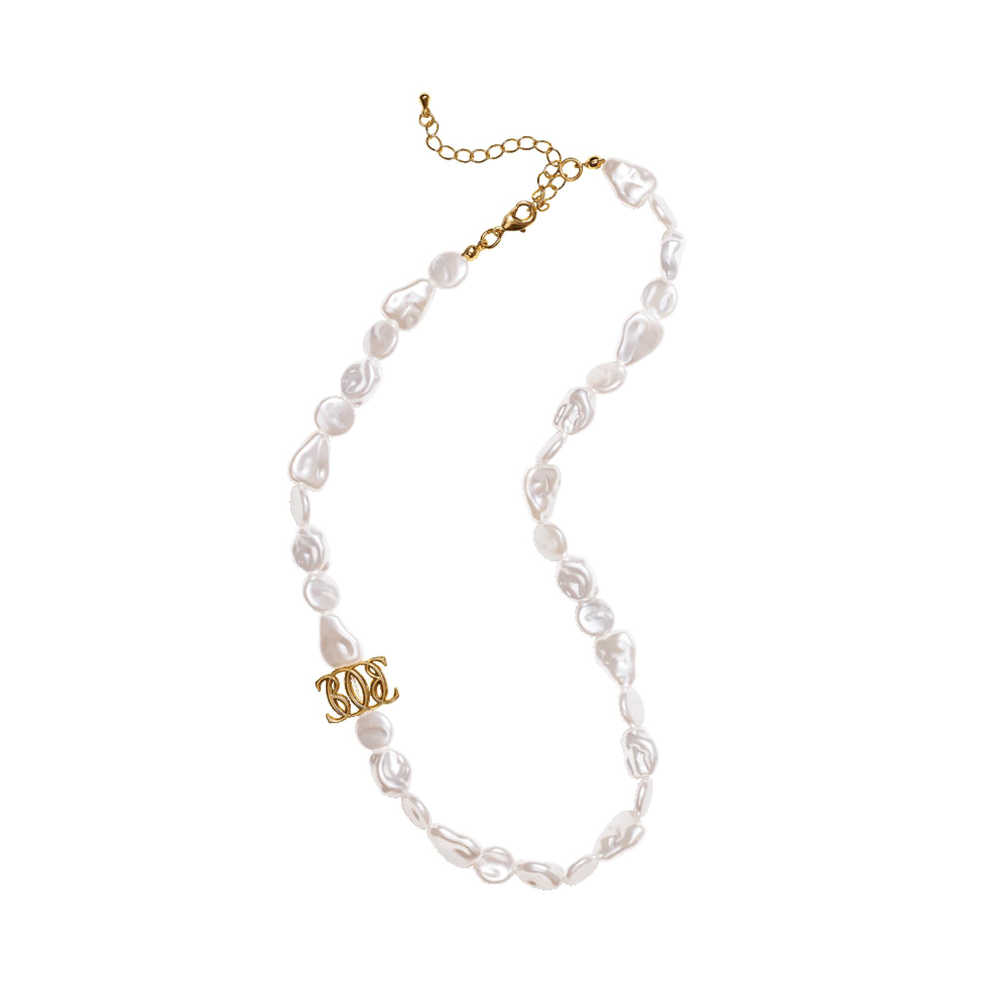 a necklace with pearls on it