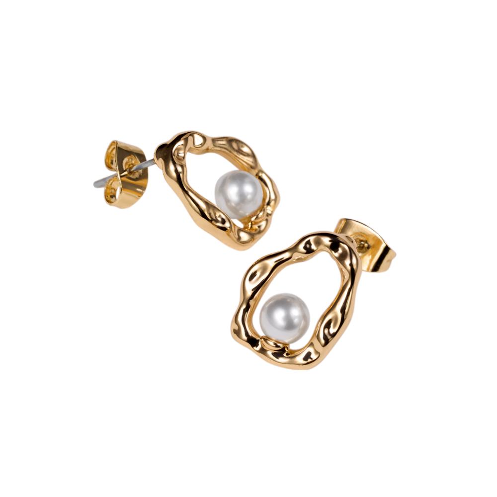 o pereche de cercei din aur cu perle