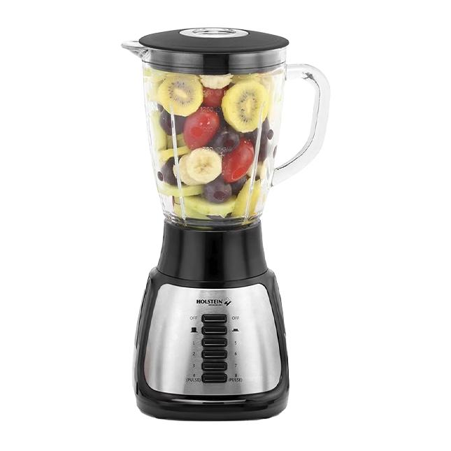 una licuadora con fruta dentro