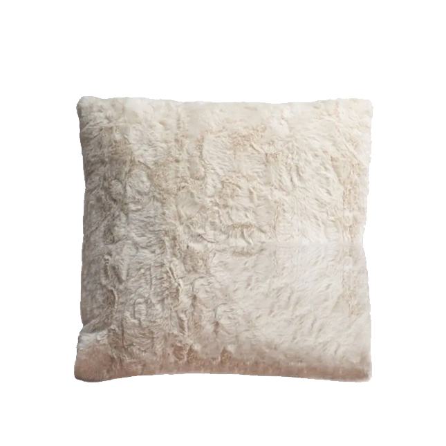 Una almohada blanca con fondo blanco.