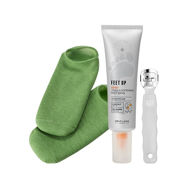 unos calcetines verdes y un tubo de crema