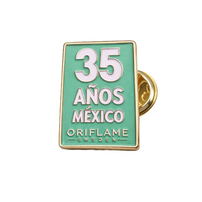 un letrero verde y blanco con texto rosa