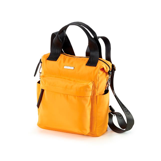 una bolsa amarilla con asas negras