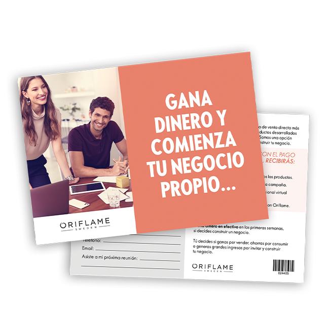 Un par de personas mirando un ordenador.